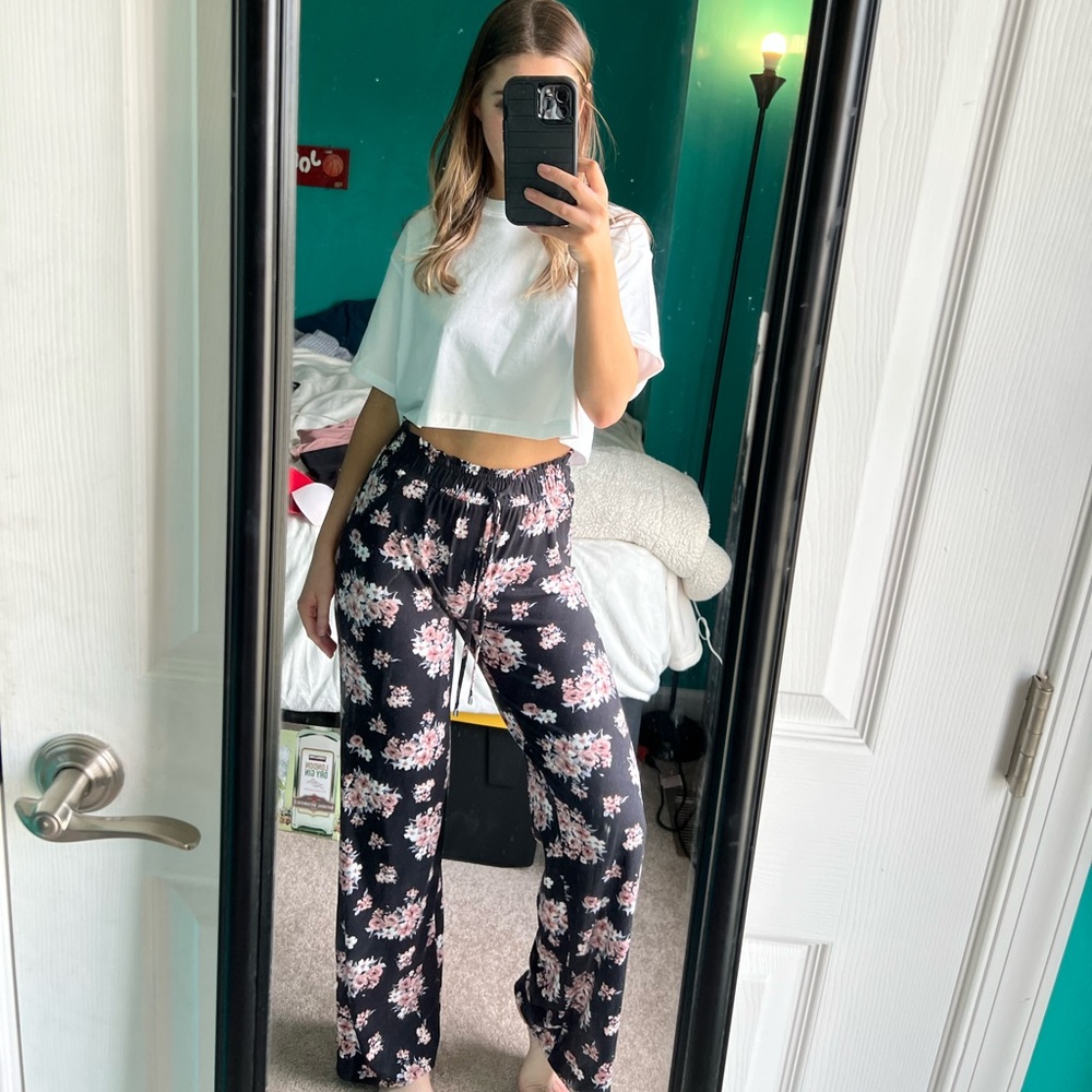Lightly worn, flowing, floral pants